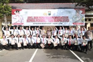 Kapolres Kediri Beri Penghargaan Pada 22 Personel Berprestasi,Ini Harapanya!