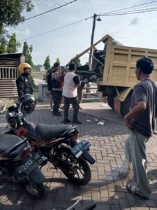 Polsek Krian Grebek Lokasi Sabung Ayam di Sedengan Mijen, Puluhan Barang Bukti Diamankan
