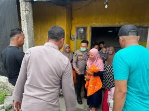 Polisi Peduli Warga, Kapolres Pacitan Santuni Anak Penderita Hidrosefalus