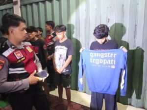 Sat Samapta Polres Kediri Kota Bubarkan Dua Kelompok Remaja Yang Hendak Tawuran,Atribut “Gangster”Di Sita Guna Cegah Aksi Premanisme