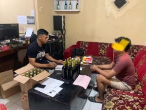 Ratusan Botol Miras Berbagai Merek Di Sita Unit Tipiring Samapta Polres Kediri Kota Selama Operasi Sistem Cash on Delivery(COD) 2025