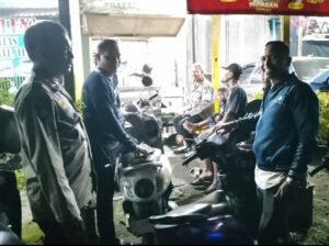 Kapolsek Krian Patroli Malam Humanis, Sambangi Warga Watugolong Antisipasi Kriminalitas