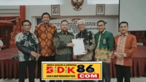 Teken MoU Dengan KBRI Malaysia, Bupati Gresik Gus Yani Ingin Selamatkan Anak Pekerja Migran Dari Generasi Tanpa Identitas.
