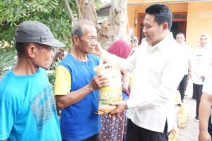 Rumah Penjual Kerupuk Terbakar, Bupati Gandeng Baznas Percepat Bantuan Perbaikan