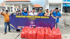 Berbagi berkah ramadhan,persatuan Jurnalis Gresik Bersatu (PJGB), Berbagi Takjil yang ke dua kali, sebanyak 300 bungkus
