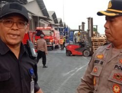 Polisi Bersama Tim Gabungan Bergerak Cepat, Kebakaran Gudang PT Wings Surya Driyorejo Berhasil Dipadamkan 4 Jam