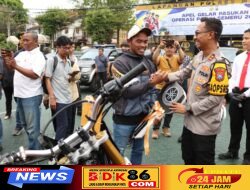 Senyum Sumringah Korban Curanmor,Polres Malang Kembalikan Motor Hasil Operasi Sikat Semeru